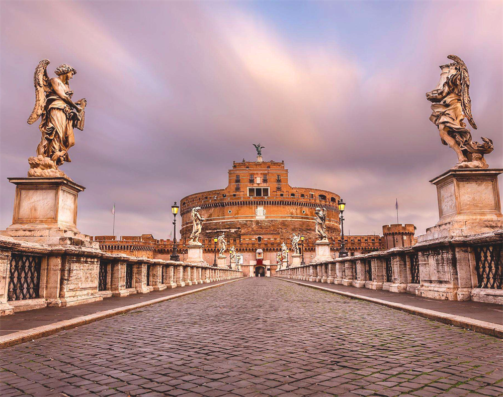 浅析镜面不锈钢雕塑的特征及优点